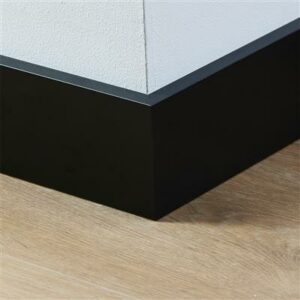 Gelakte plint Amsterdam RAL 9005 (lengte 2.40m)