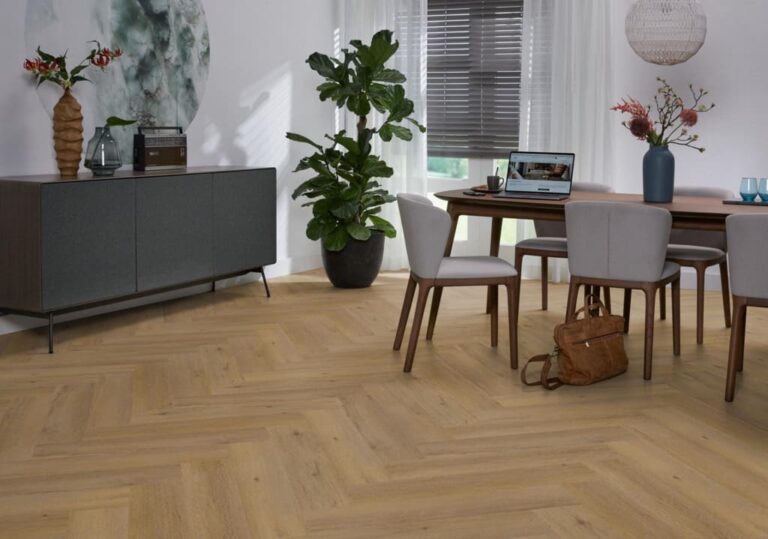 Ambiant Spigato Vivero visgraat dryback dark oak PVC