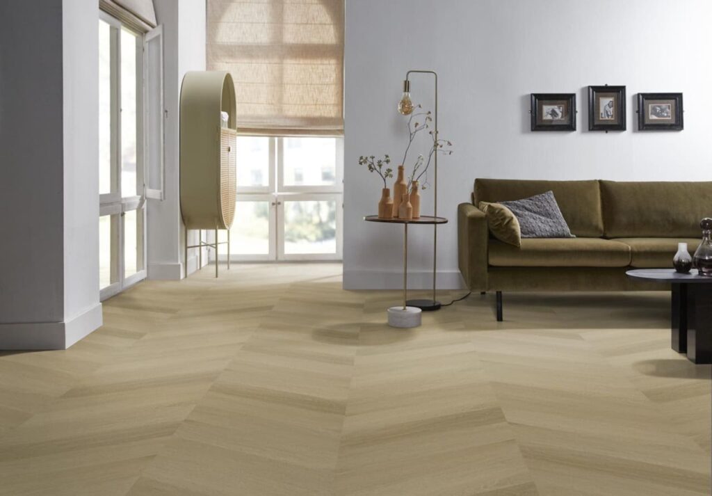 Ambiant Spigato Estino hongaarse punt dryback warm oak PVC