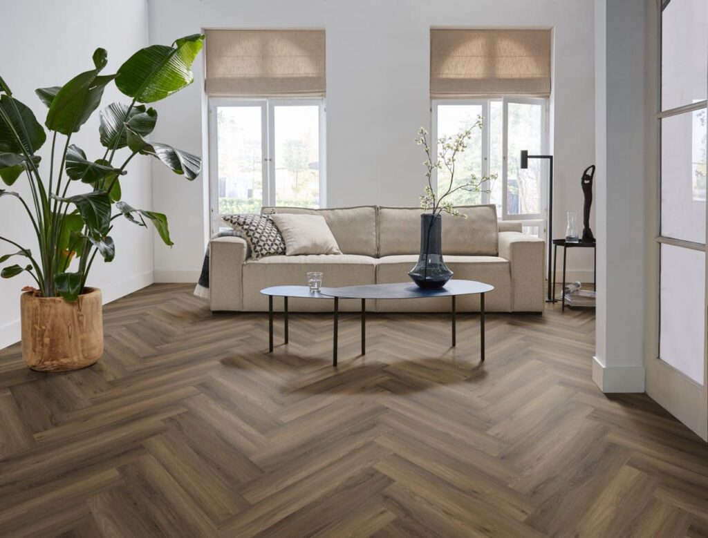 Ambiant Spigato Avanto visgraat dryback warm brown Plak PVC