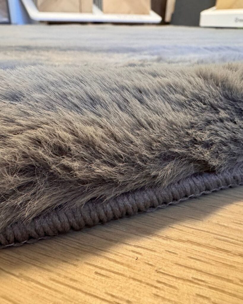 cozy bunny vloerkleed donker grijs