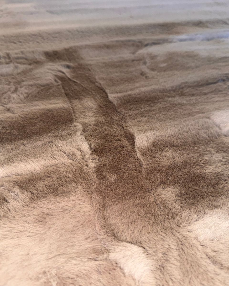 cozy bunny vloerkleed taupe