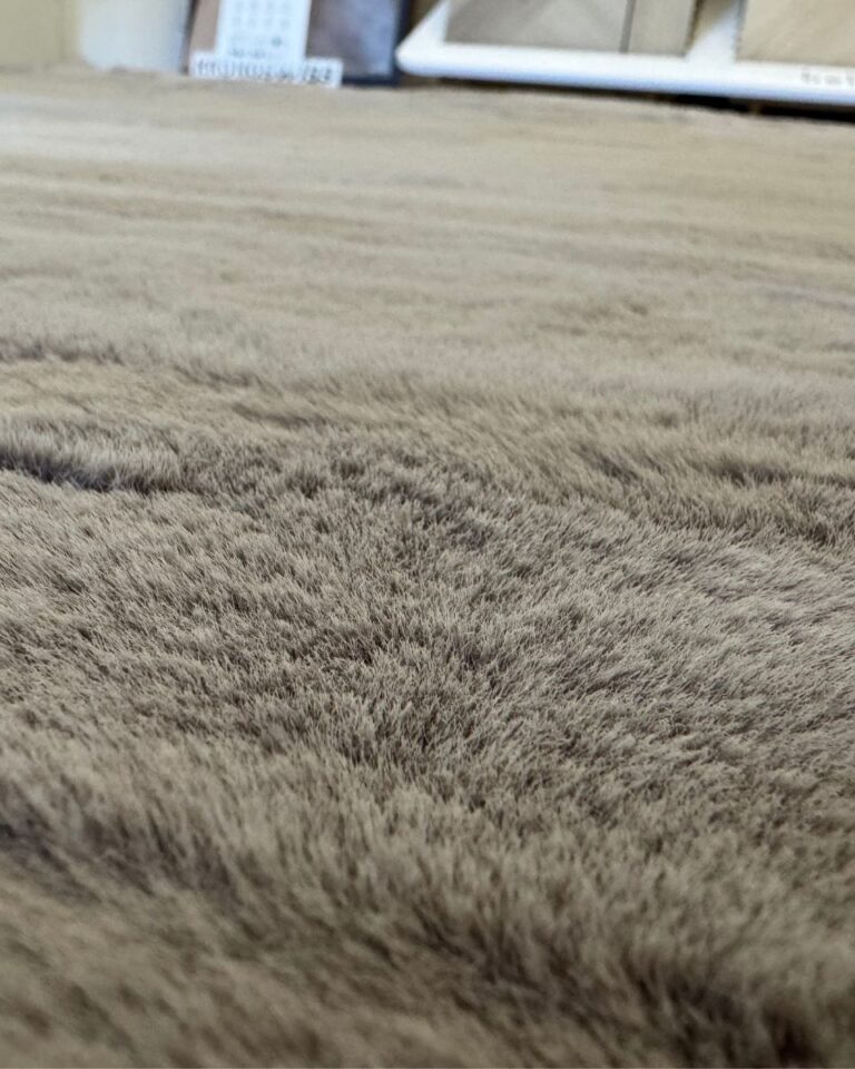 cozy bunny vloerkleed taupe