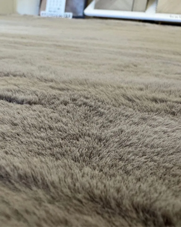 cozy bunny vloerkleed taupe