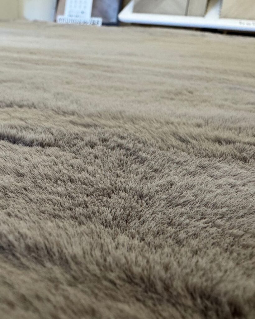 cozy bunny vloerkleed taupe