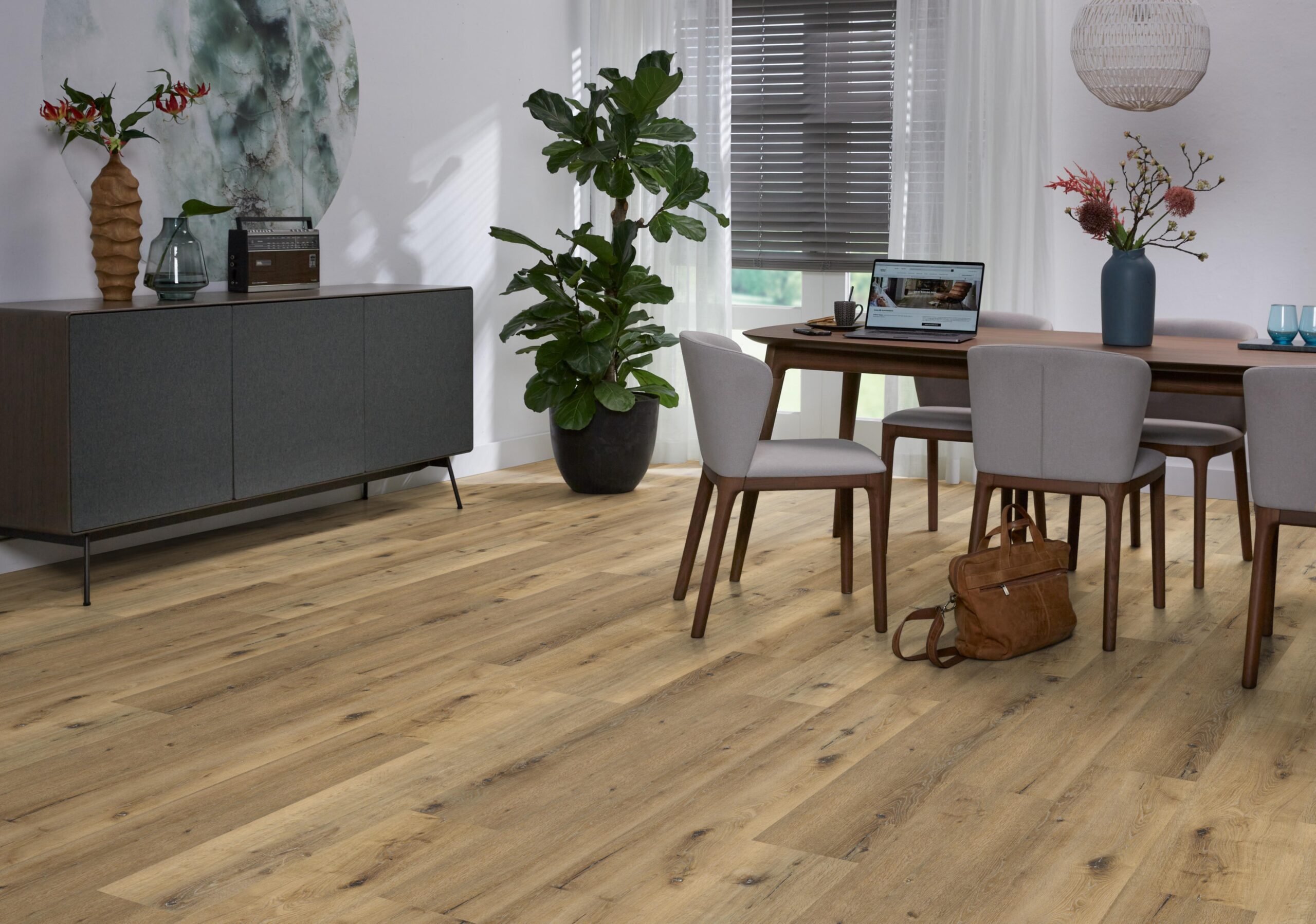 essenzo click src dark oak