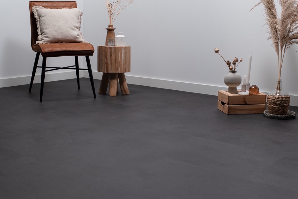 floer tegel click pvc betonlook zwart