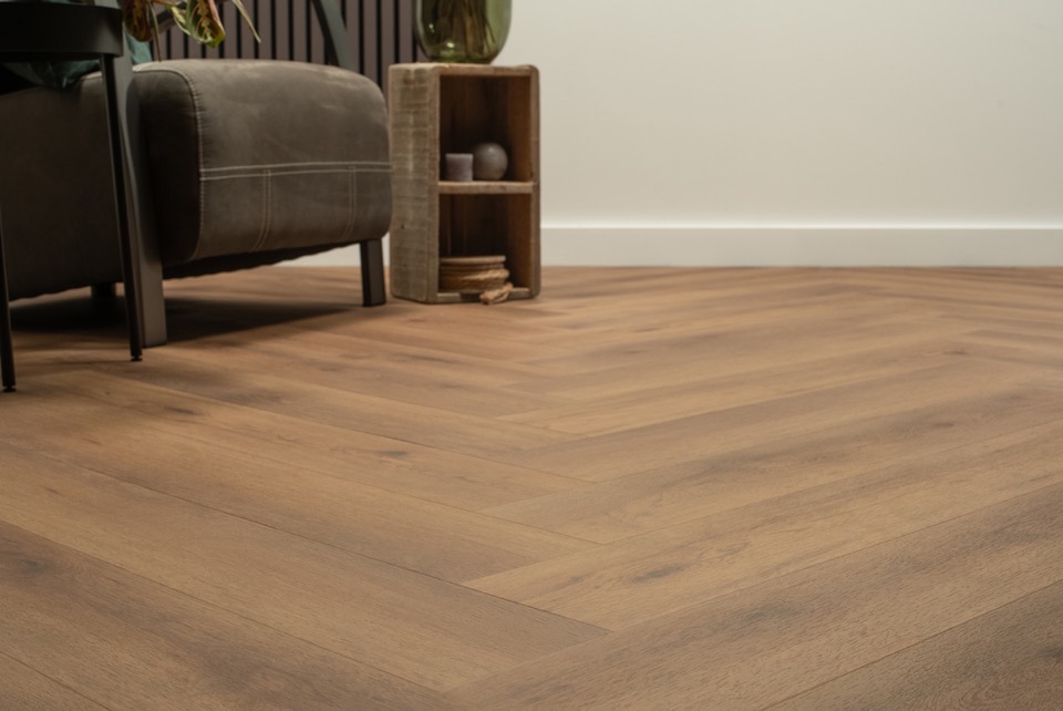 floer walvisgraat click pvc narwal nootbruin