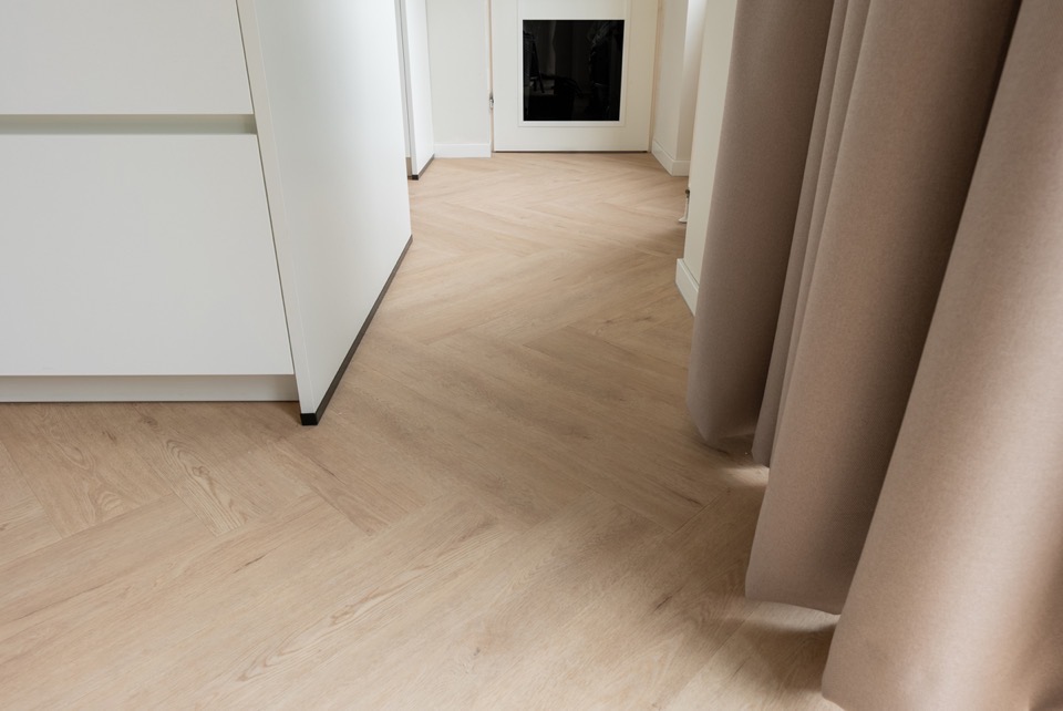 floer walvisgraat click pvc – gaia grijsbeige