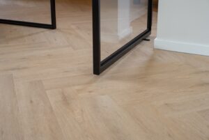 floer walvisgraat click pvc – gaia grijsbeige