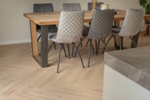floer walvisgraat click pvc – gaia grijsbeige