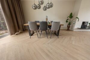 floer walvisgraat click pvc – gaia grijsbeige