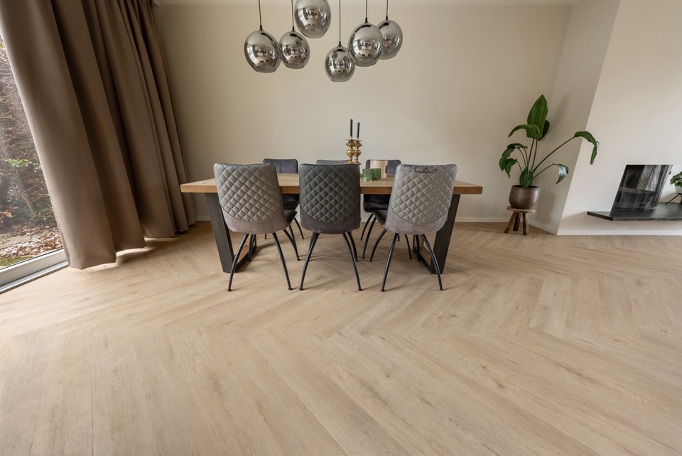 floer walvisgraat click pvc – gaia grijsbeige