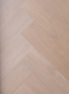 givefloors 20000 visgraat brown – plak pvc