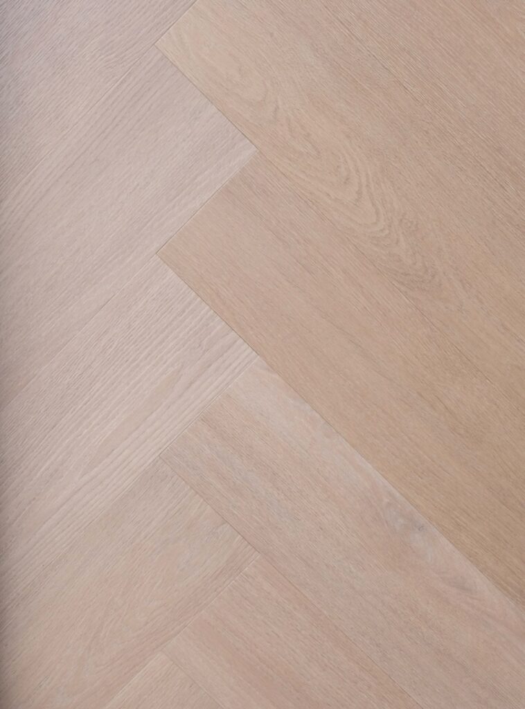 givefloors 20000 visgraat brown – plak pvc